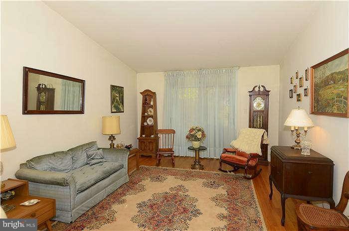 501 Waterford Road Silver Spring, MD 20901 - Photo 2 of 21 Living Room