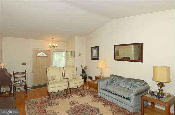 501 Waterford Road Silver Spring, MD 20901 - Photo 3 of 21 Living Room