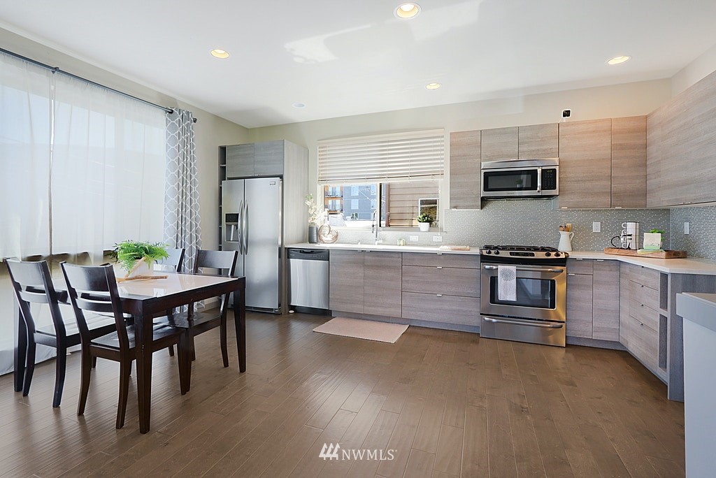3949 Southwest Oregon Street Seattle, WA 98116 - Photo 5 of 22 Gallery Image 5