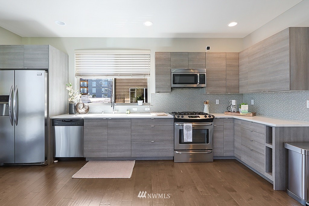 3949 Southwest Oregon Street Seattle, WA 98116 - Photo 6 of 22 Gallery Image 6