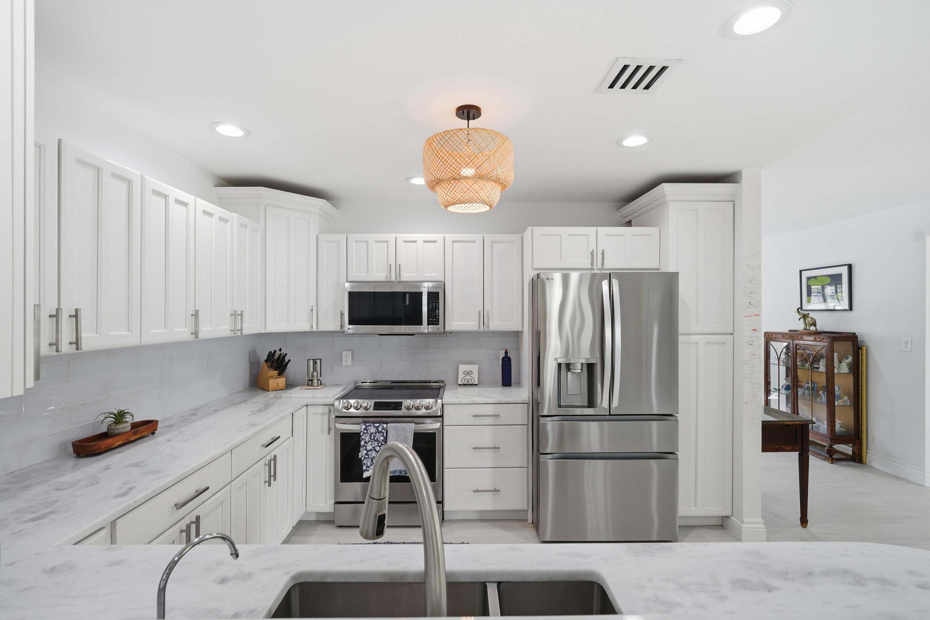 2642 Northeast 26th Terrace Lighthouse Point, FL 33064 - Photo 35 of 52 36