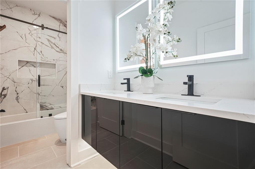 718 Cascade Avenue Southwest Atlanta, GA 30310 - Photo 17 of 37 a bathroom with a sink and a mirror