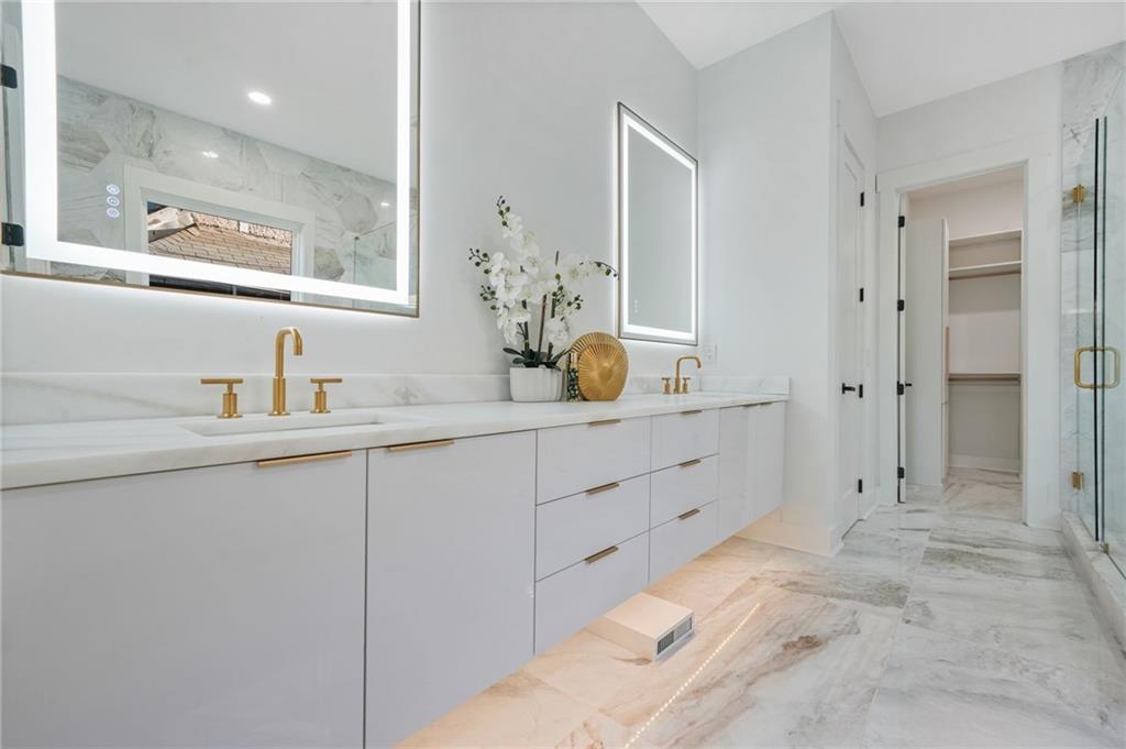 718 Cascade Avenue Southwest Atlanta, GA 30310 - Photo 32 of 37 a bathroom with a sink vanity granite tub shower and a mirror