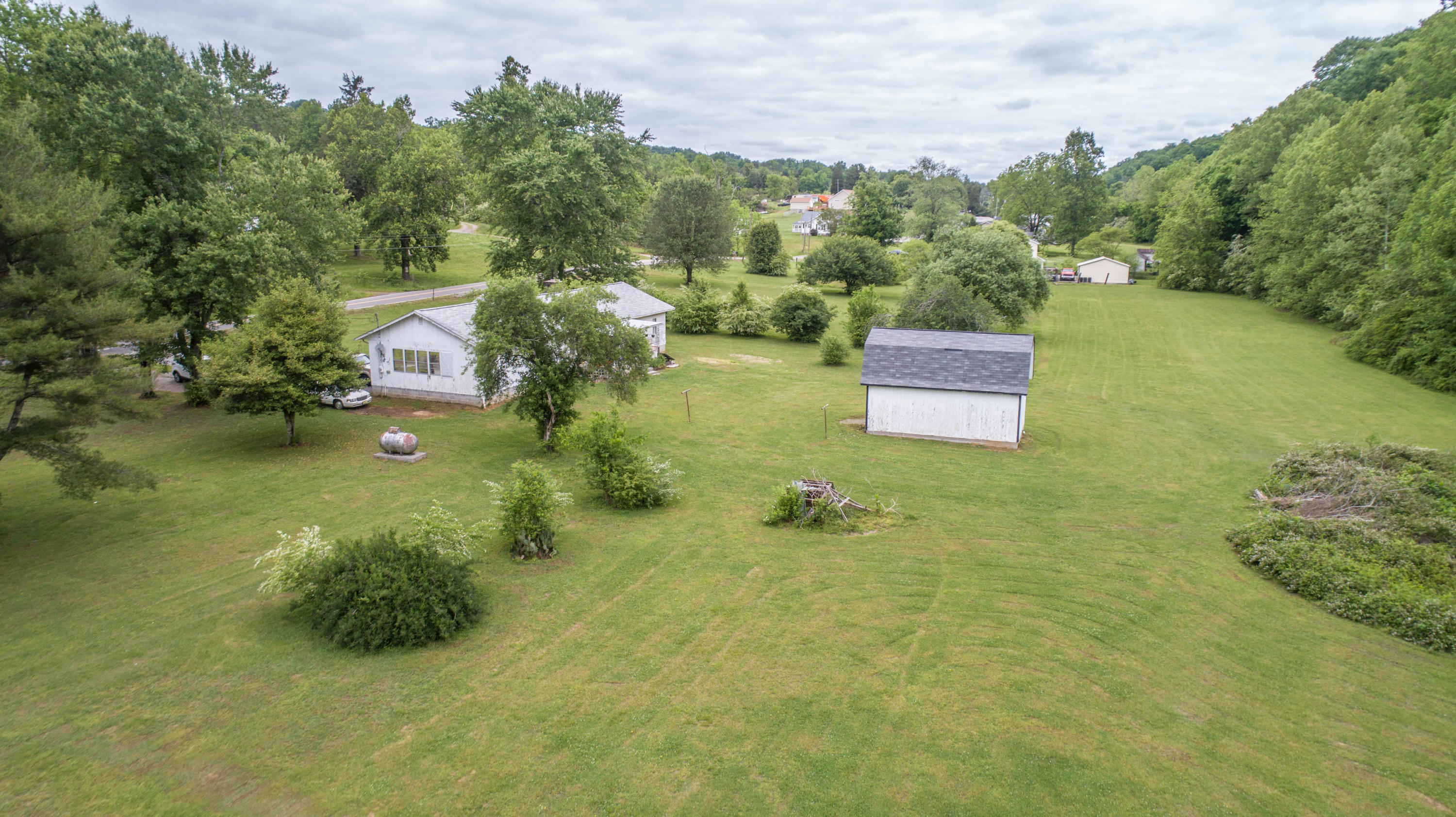 Multiple West Wolf Valley Road Clinton, TN 37716 - Photo 20 of 27 Storage building behind rancher