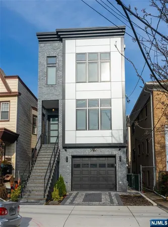 $4,500 | 8 Jefferson Avenue, Unit A, Jersey City, NJ 07306