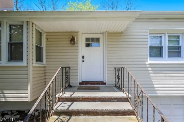 $1,950 | 6 Waughaw Road, Montville, NJ 07082