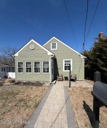 $3,200 | 365 Lake Avenue, Unit FRONT HOUSE, Oakhurst, NJ 07755