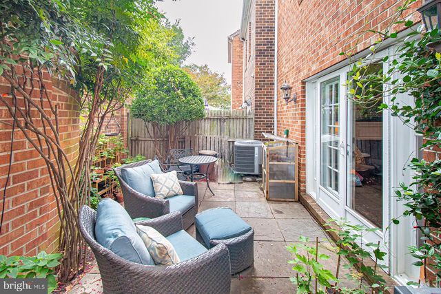 $956,000 | 518 Tobacco Quay, Alexandria, VA 22314