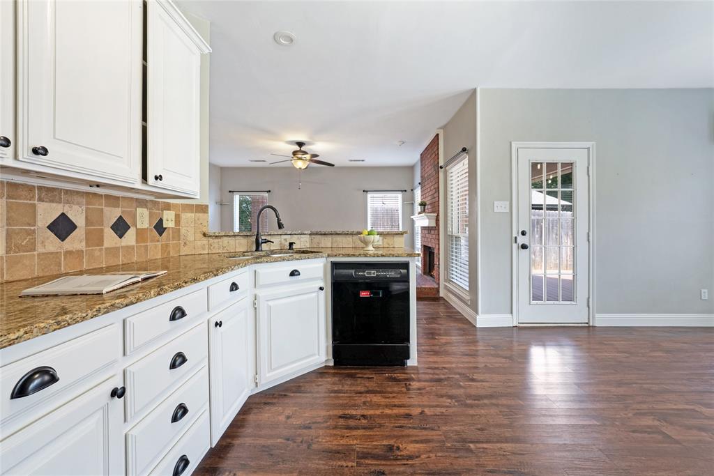 1803 Hunters Ridge Drive Grapevine, TX 76051 - Photo 10 of 35