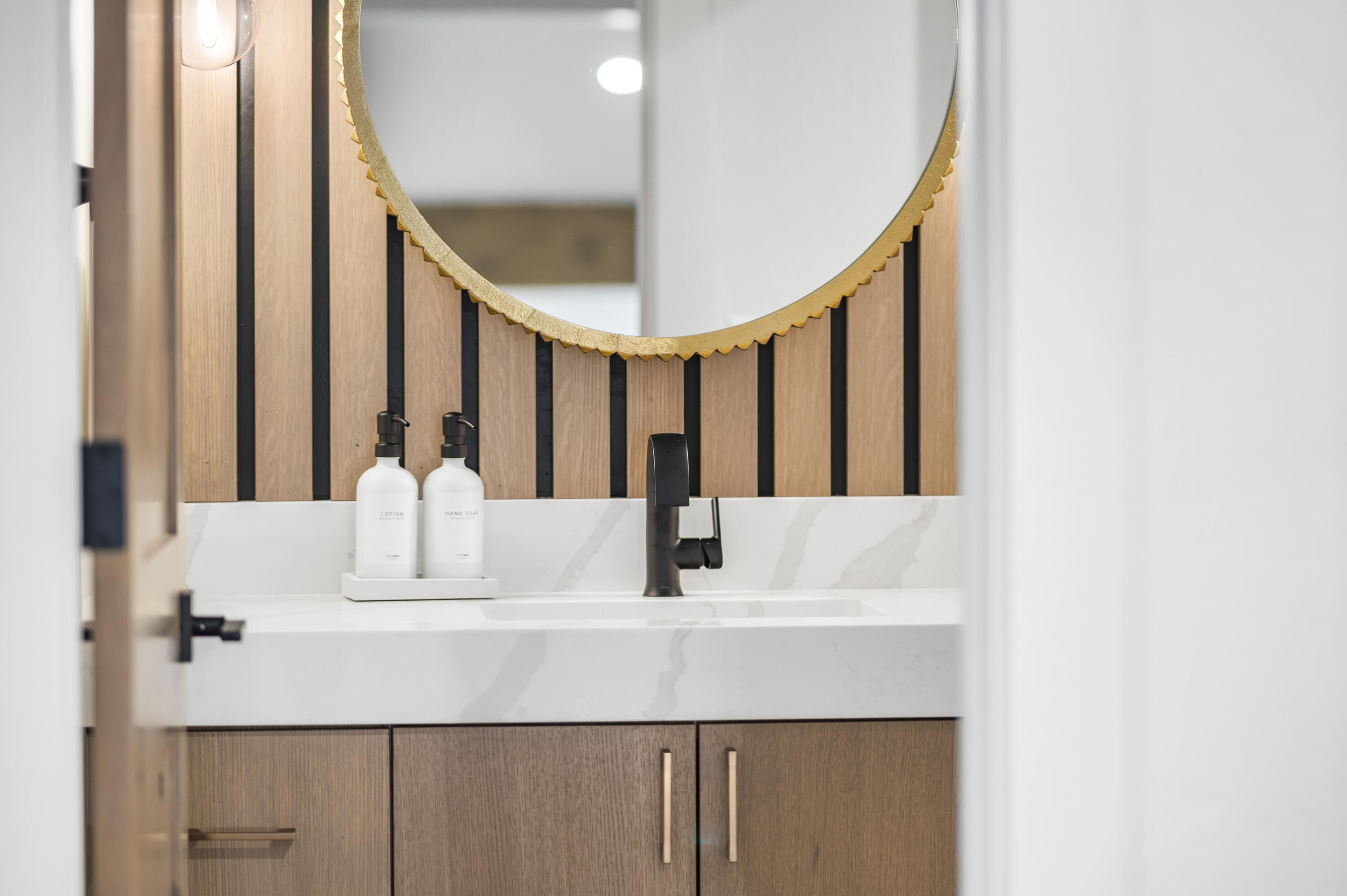 56500 Sunstone Loop, Unit 161 Bend, OR 97707 - Photo 53 of 64 Guest Bath