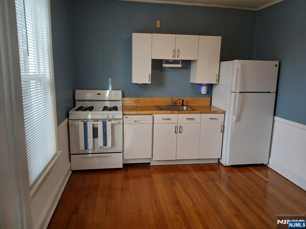 80 Highland Cross, Unit 2 Rutherford, NJ 07070 - Photo 3 of 24