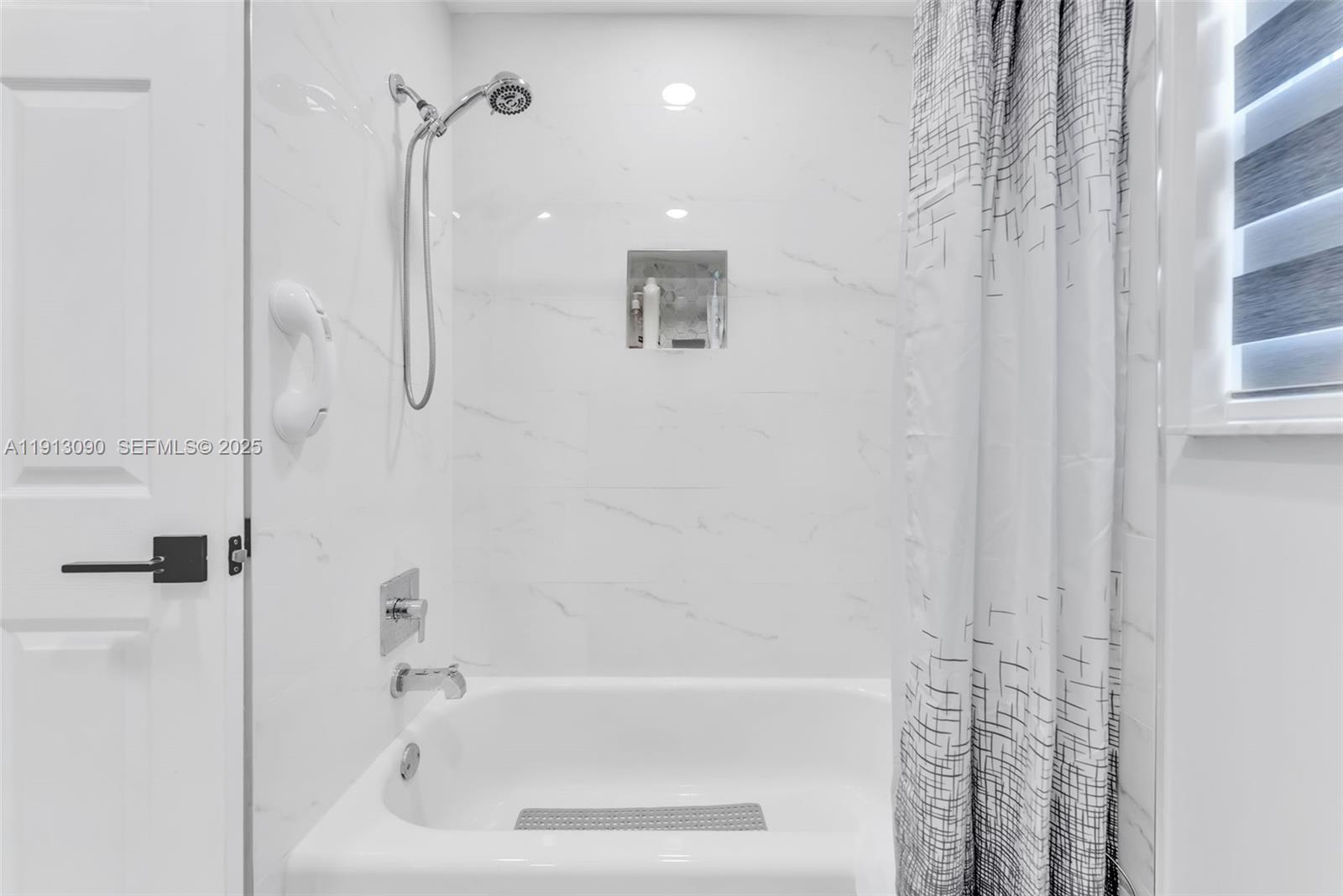 15475 Southwest 138th Terrace Miami, FL 33196 - Photo 16 of 31 a bathroom with a bathtub