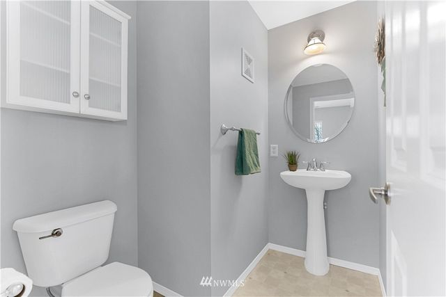 $800,000 | 7832 Douglas Avenue Southeast, Snoqualmie, WA 98065