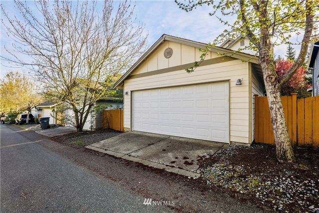 $800,000 | 7832 Douglas Avenue Southeast, Snoqualmie, WA 98065