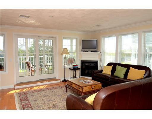 1413 Post Road, Unit 54 Wells, ME 04090 - Photo 3 of 25 Living Room.