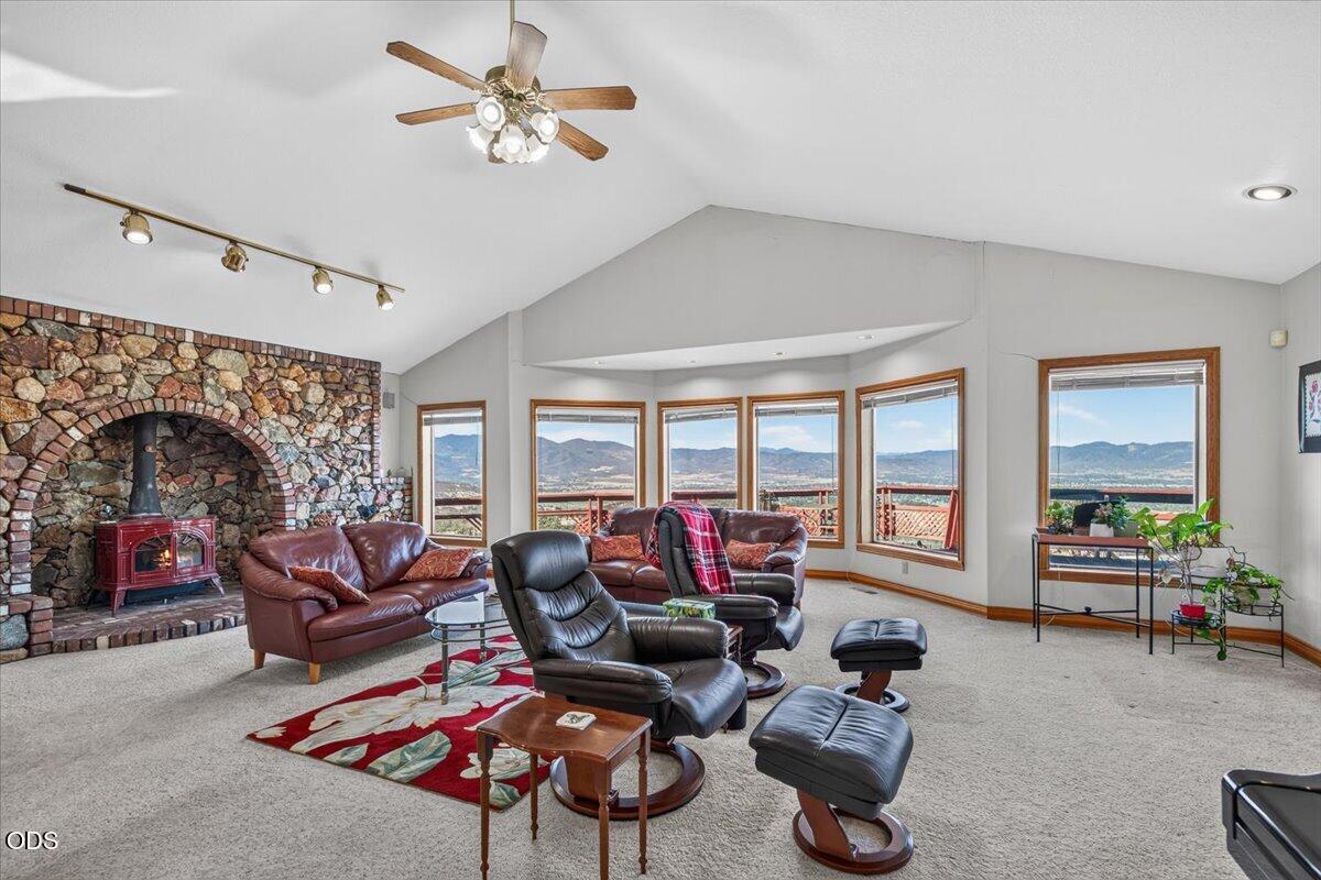 6590 Hillcrest Road Medford, OR 97504 - Photo 13 of 117 Gallery Image 13