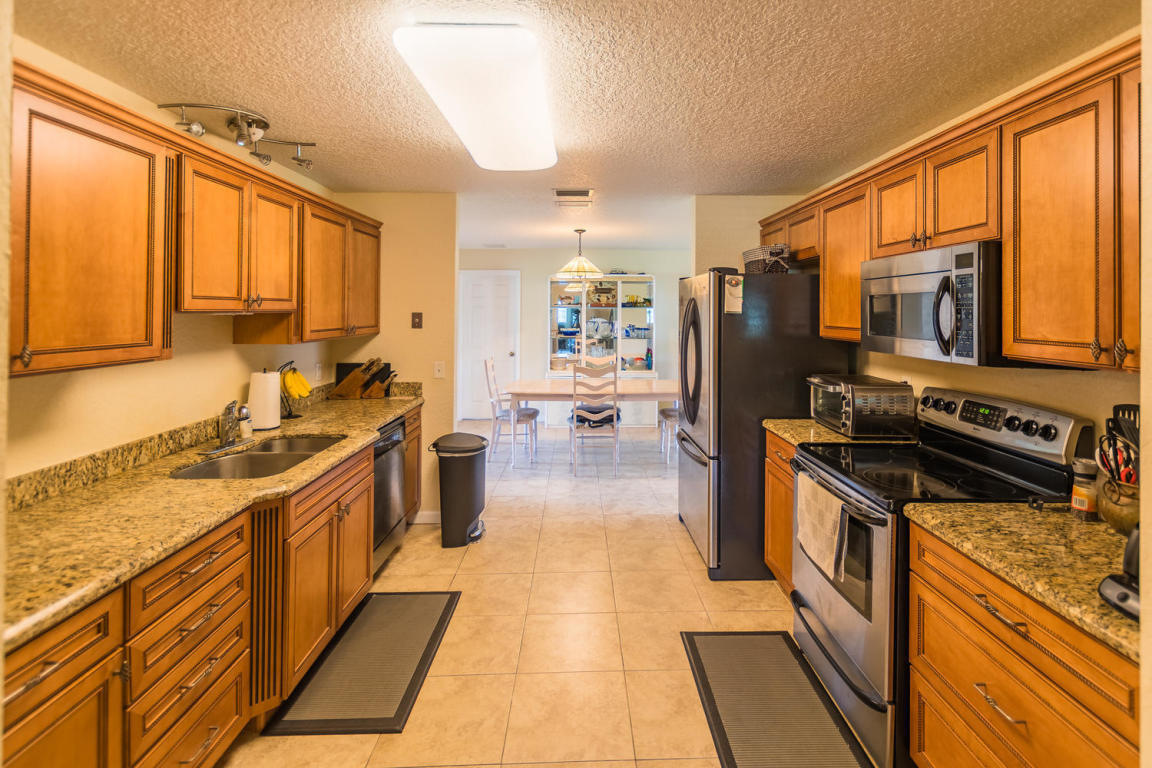 1752 C Road Loxahatchee Groves, FL 33470 - Photo 2 of 13 KITCHEN