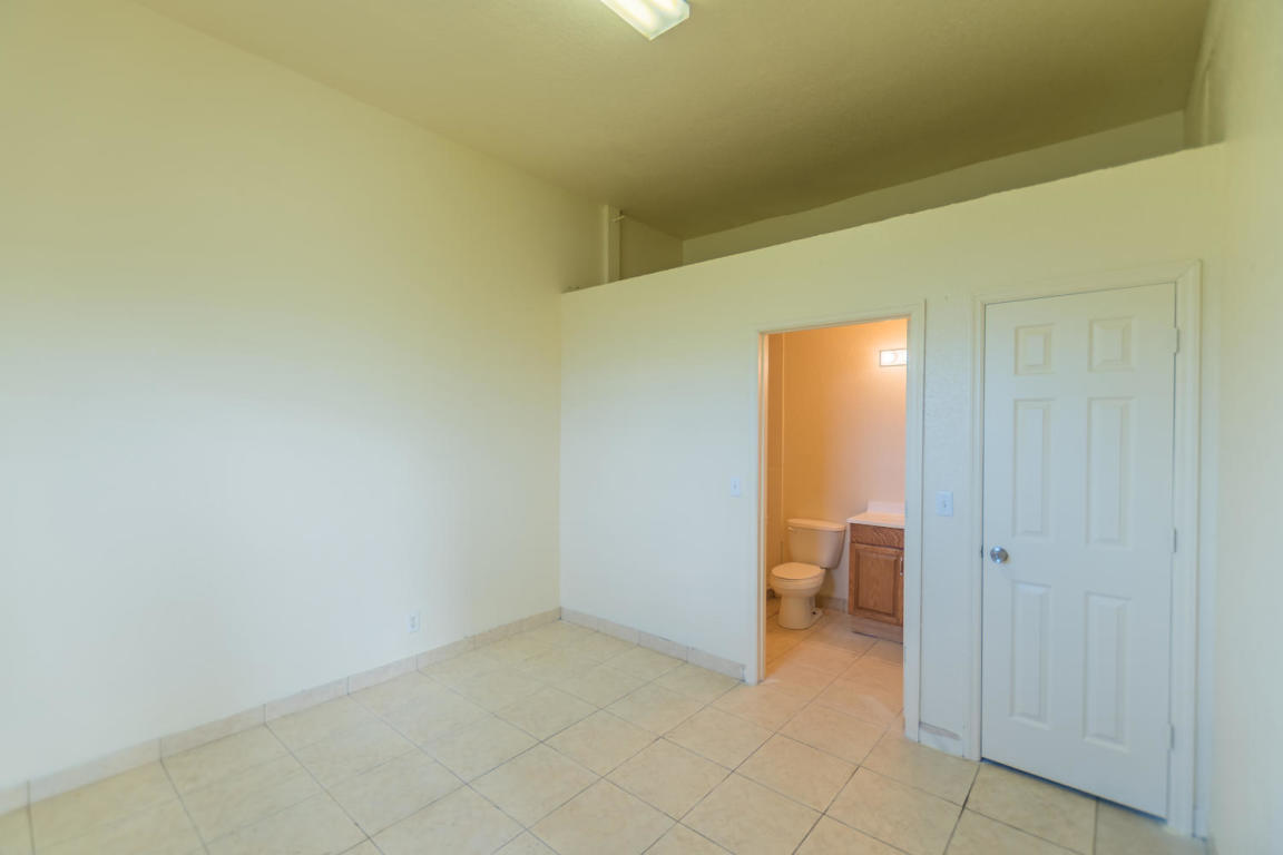 1752 C Road Loxahatchee Groves, FL 33470 - Photo 8 of 13 RIDERS LOUNGE & FULL BATH W/ SHOWER