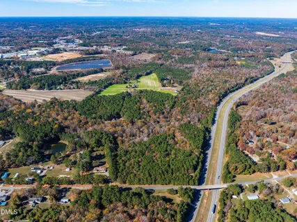 a view of a yard in front of house