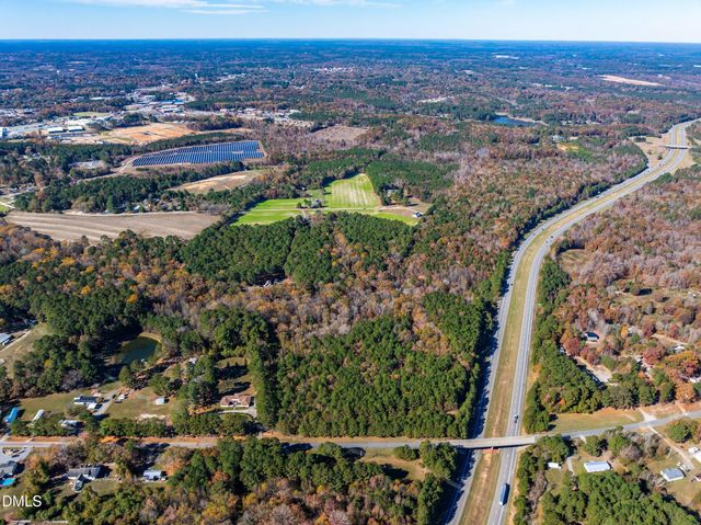 a view of a yard in front of house