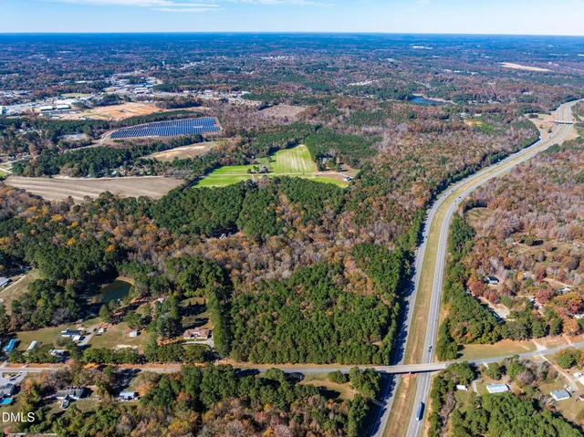 a view of a yard in front of house