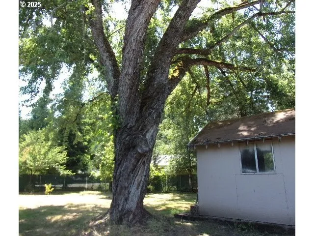 a view of a outdoor space with seating area