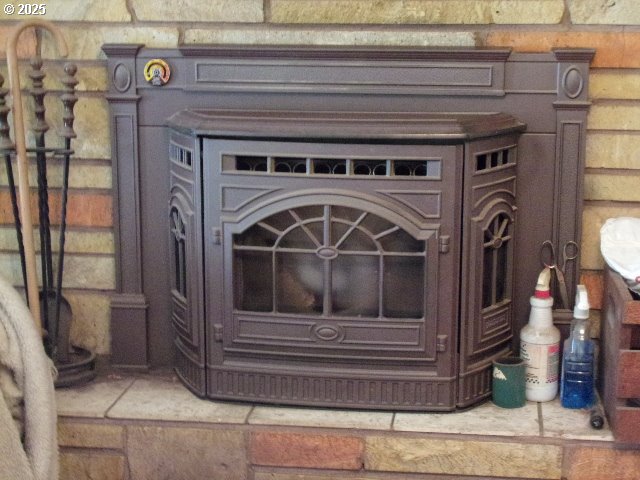 713 Little River Road Glide, OR 97443 - Photo 6 of 36 a car parked in front of a house