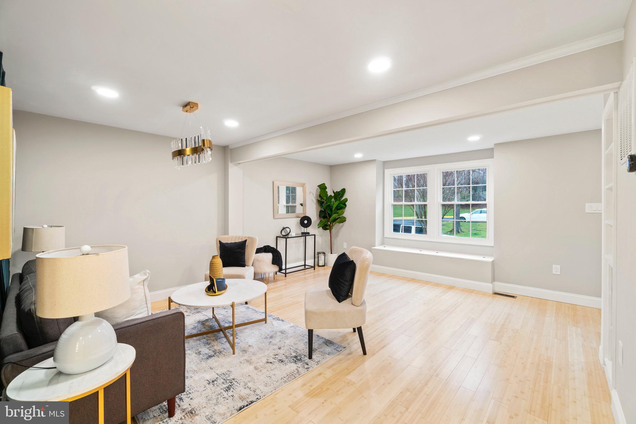 5833 Canvasback Road Burke, VA 22015 - Photo 6 of 41 Living Room