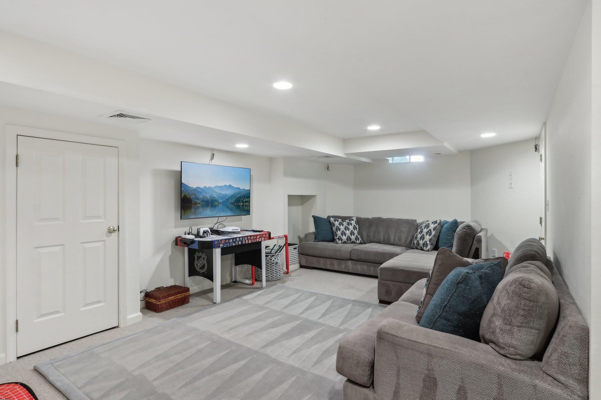 7 Golfview Road Windham, NH 03087 - Photo 41 of 60