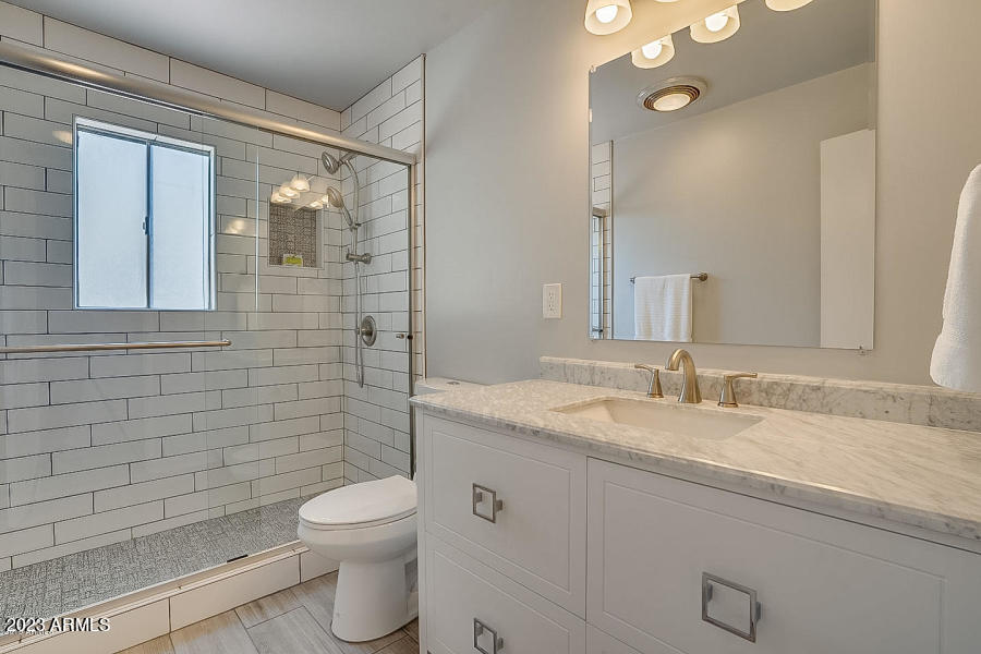 543 West 19th Street Tempe, AZ 85282 - Photo 12 of 21 11-REMODELED BATHROOM