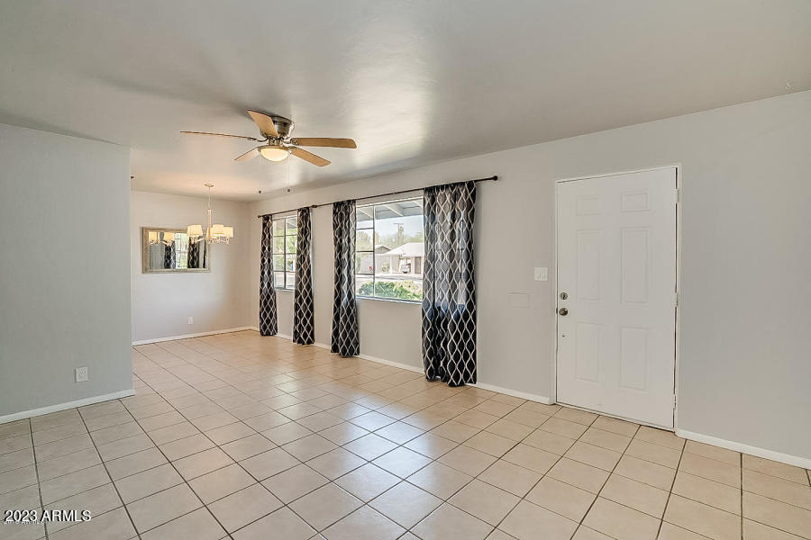 543 West 19th Street Tempe, AZ 85282 - Photo 9 of 21 05-LIVING ROOM