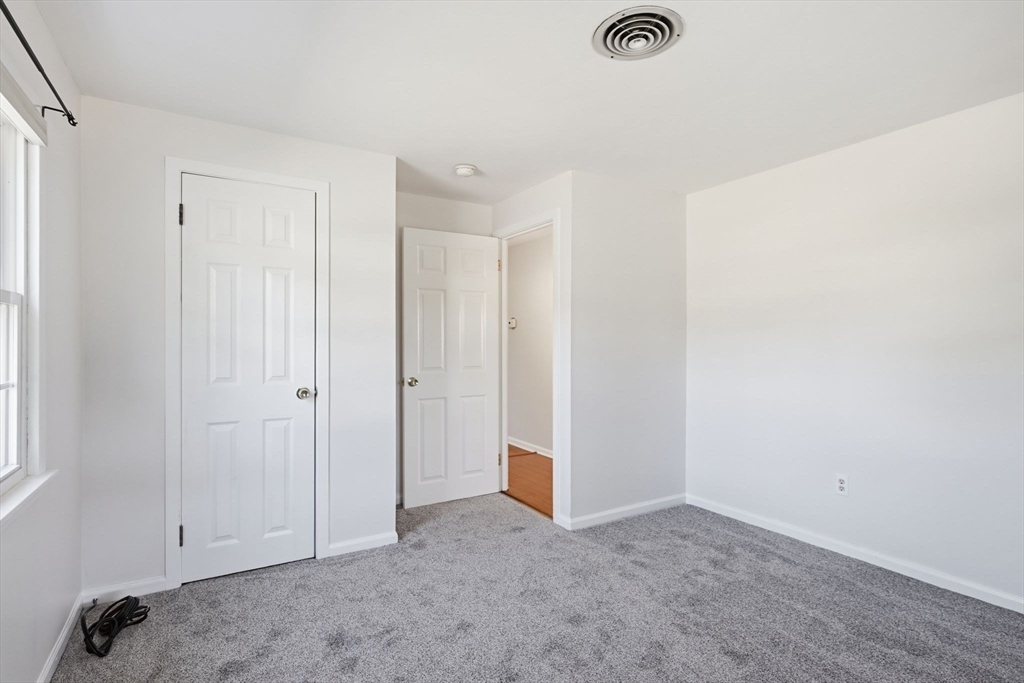 291 Old Farm Road Springfield, MA 01119 - Photo 14 of 34