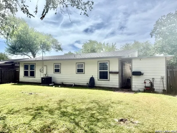 $190,000 | 1011 East Hutchinson Street, Beeville, TX 78102