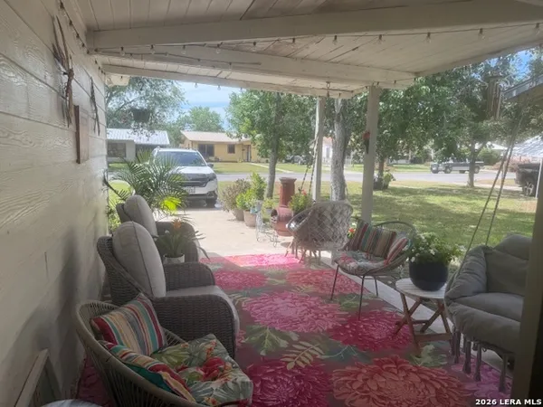 $190,000 | 1011 East Hutchinson Street, Beeville, TX 78102