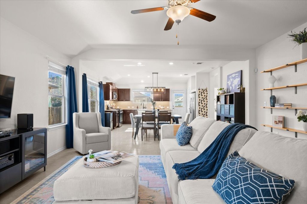 3901 Alpine Autumn Drive Austin, TX 78744 - Photo 4 of 30