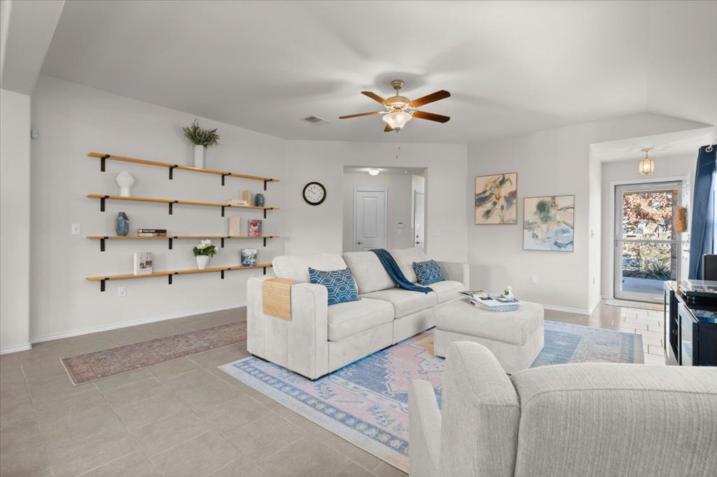 3901 Alpine Autumn Drive Austin, TX 78744 - Photo 5 of 30