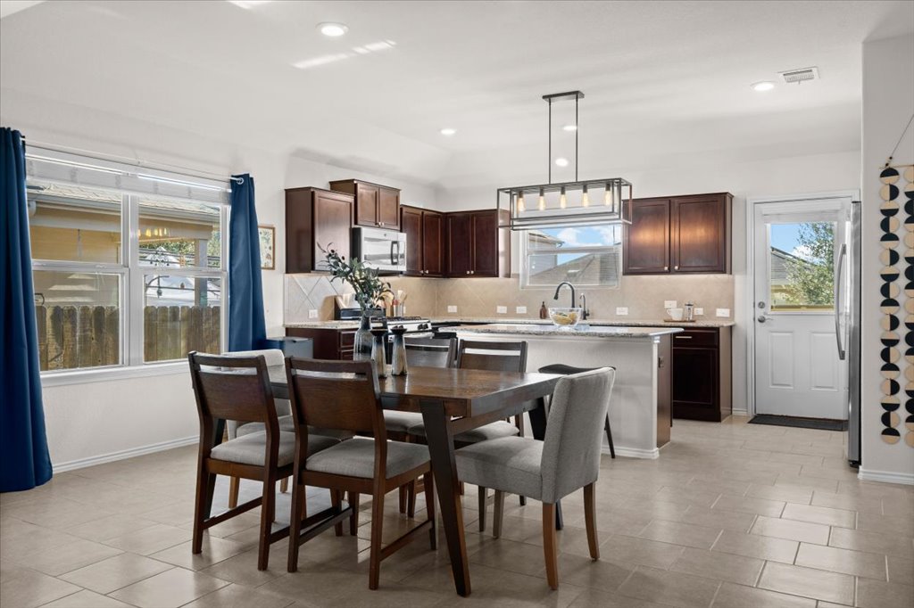 3901 Alpine Autumn Drive Austin, TX 78744 - Photo 8 of 30