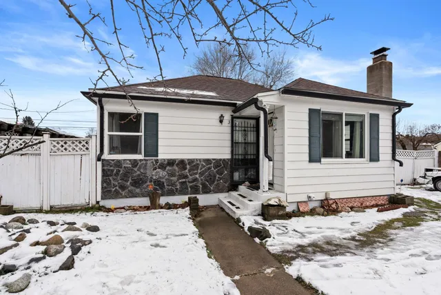 $320,000 | 302 East Hawthorne Road, Spokane, WA 99218