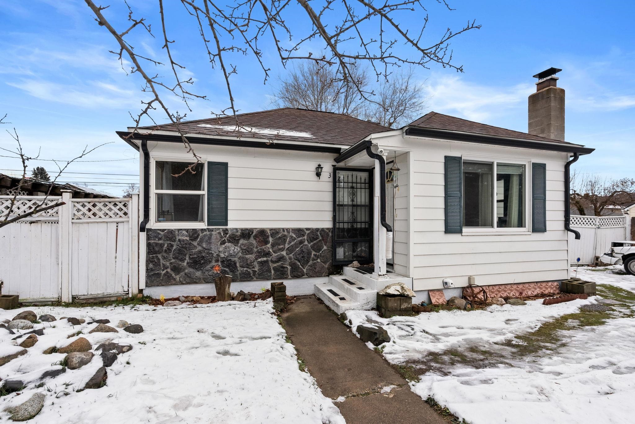 302 East Hawthorne Road Spokane, WA 99218 - Photo 1 of 33