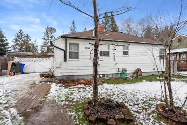 $330,000 | 302 East Hawthorne Road, Spokane, WA 99218