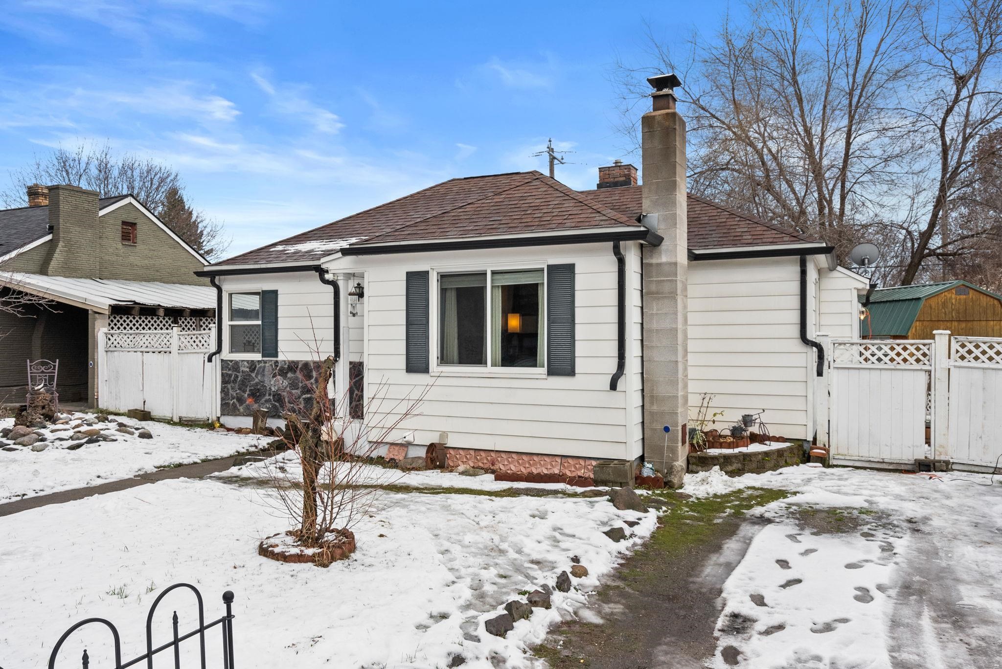 302 East Hawthorne Road Spokane, WA 99218 - Photo 2 of 33