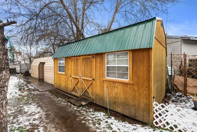 $330,000 | 302 East Hawthorne Road, Spokane, WA 99218