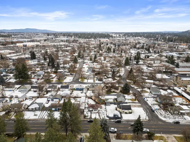 $330,000 | 302 East Hawthorne Road, Spokane, WA 99218