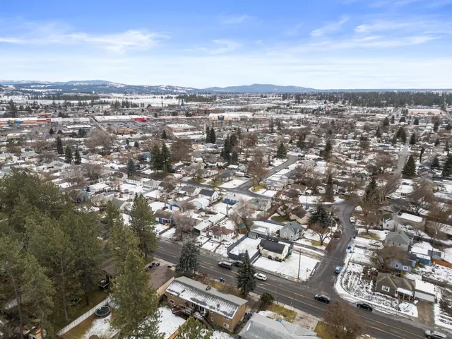 $330,000 | 302 East Hawthorne Road, Spokane, WA 99218