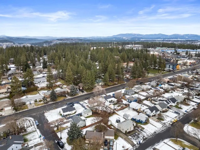 $330,000 | 302 East Hawthorne Road, Spokane, WA 99218