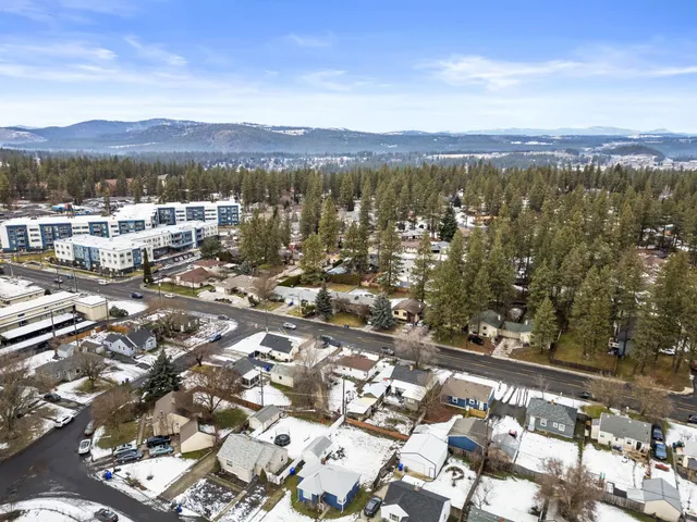 $330,000 | 302 East Hawthorne Road, Spokane, WA 99218