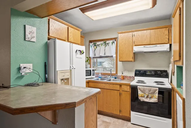 $330,000 | 302 East Hawthorne Road, Spokane, WA 99218