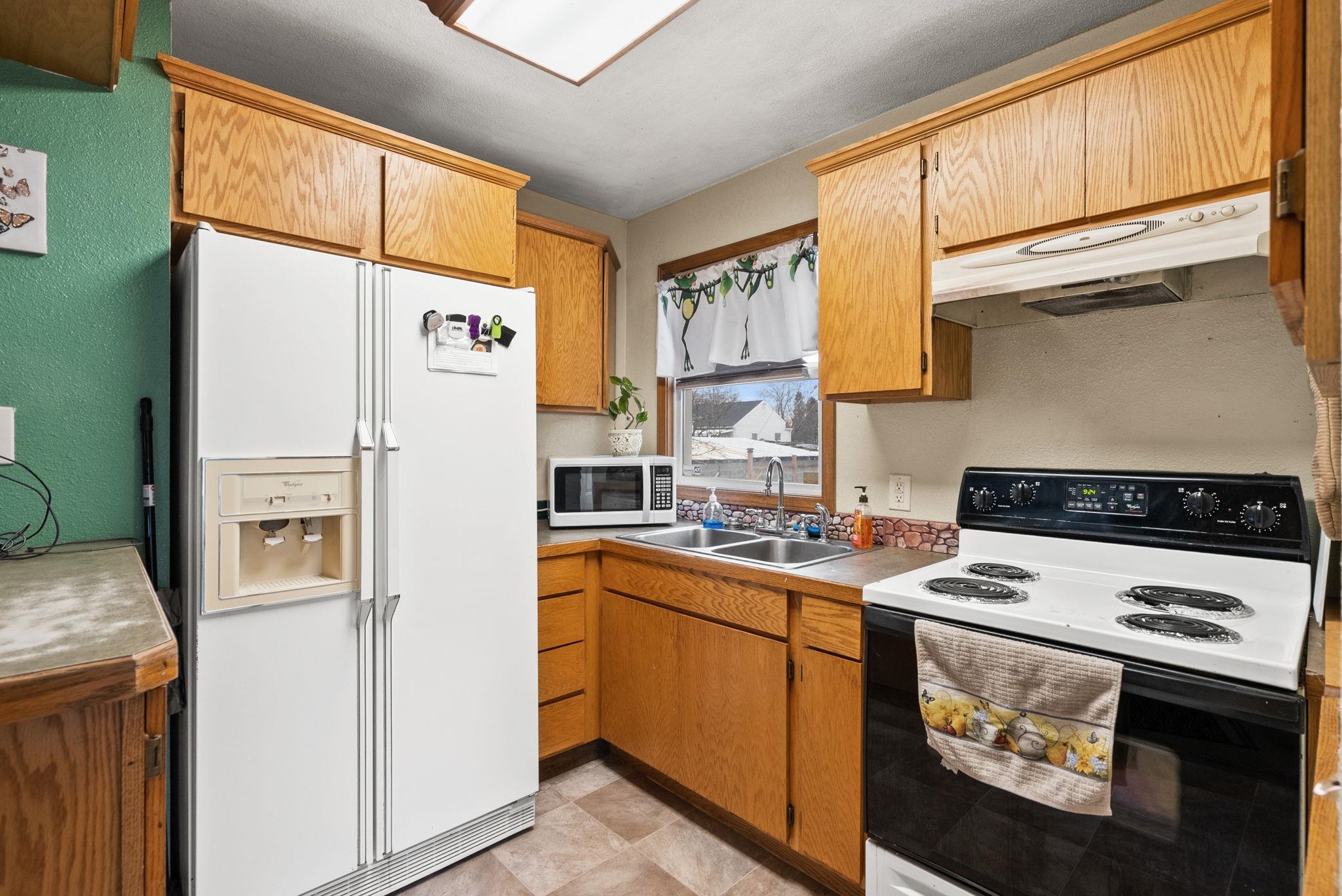 302 East Hawthorne Road Spokane, WA 99218 - Photo 8 of 33