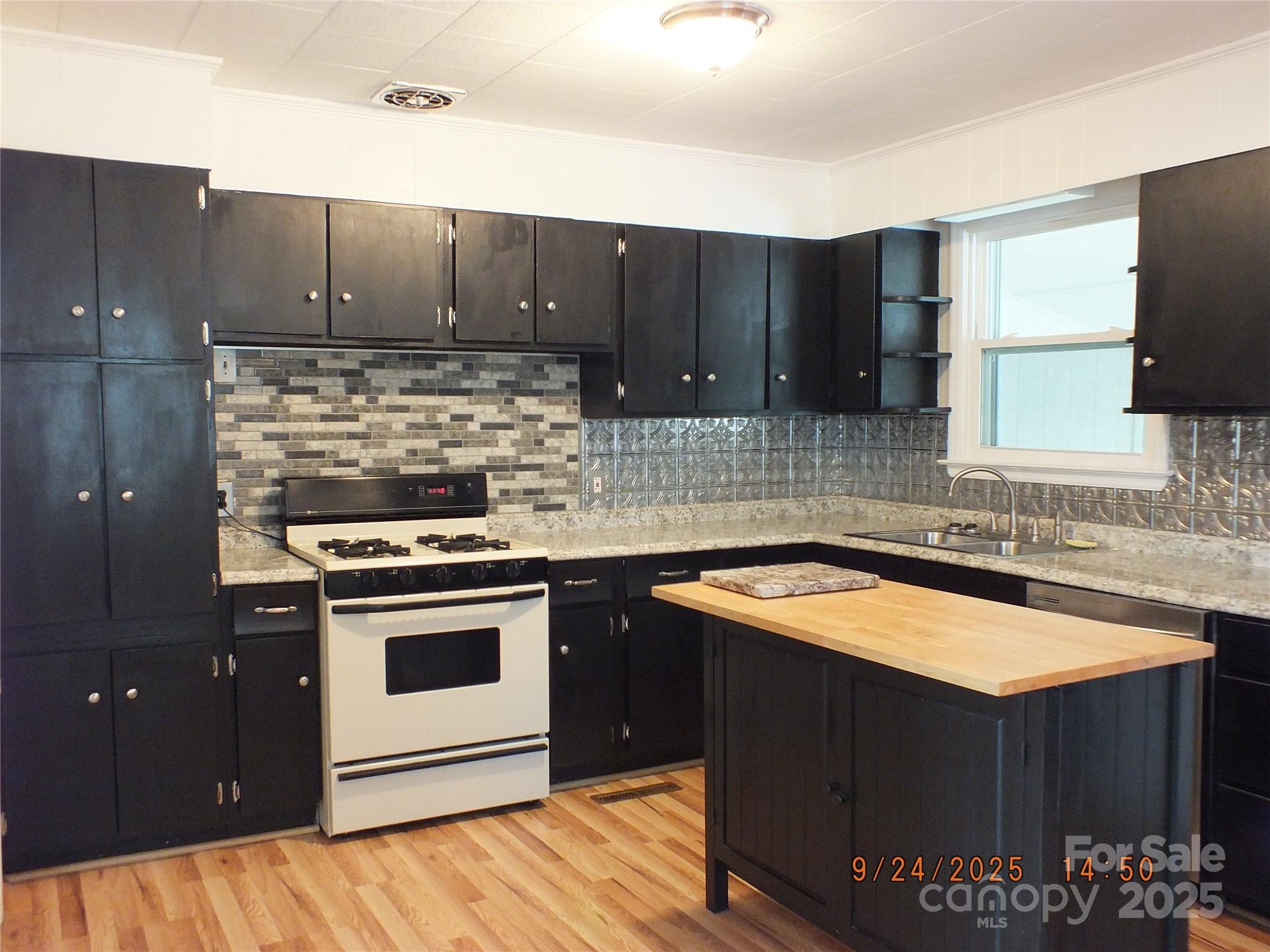 1402 University Drive Lancaster, SC 29720 - Photo 3 of 26