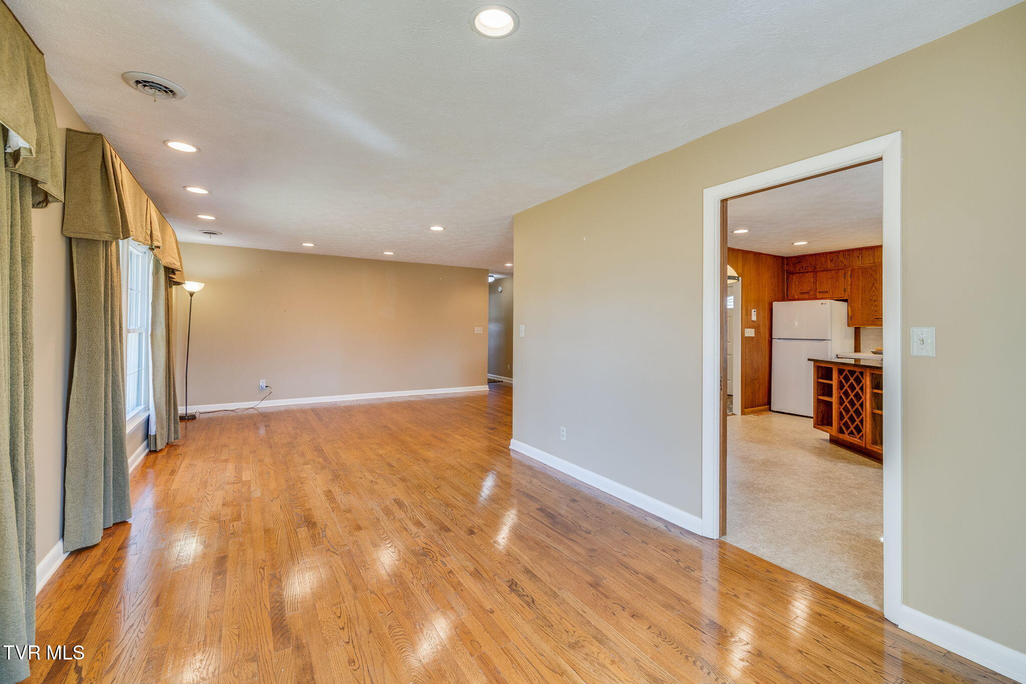 416 Manderley Road Kingsport, TN 37660 - Photo 13 of 59 010